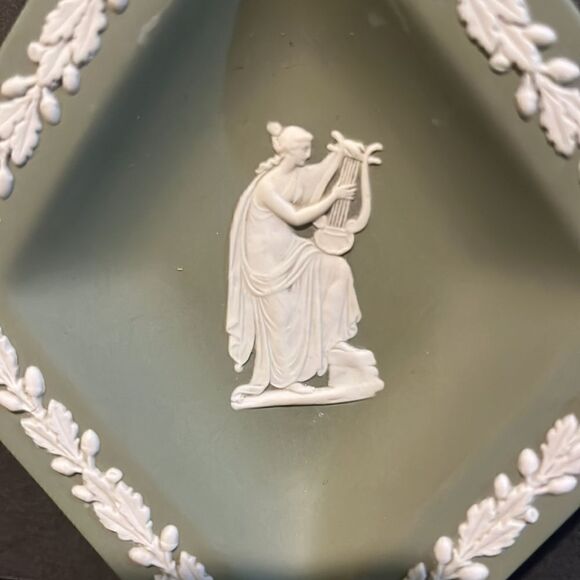 Beautiful Diamond Shaped Sage Green Jasperware Made in England - Picture 3 of 4